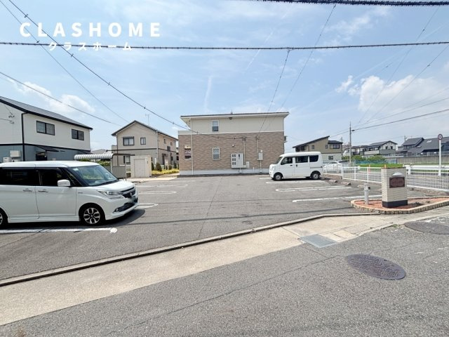 ロイヤル本郷Ⅰ　　刈谷市近郊の賃貸はクラスホーム刈谷店の駐車場