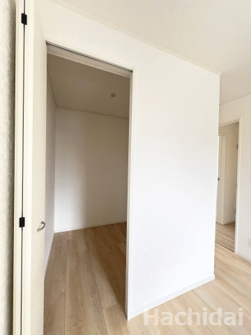 碧南市相生町第1（新築一戸建）の収納|南側6.5帖洋室ウォークインクローゼット