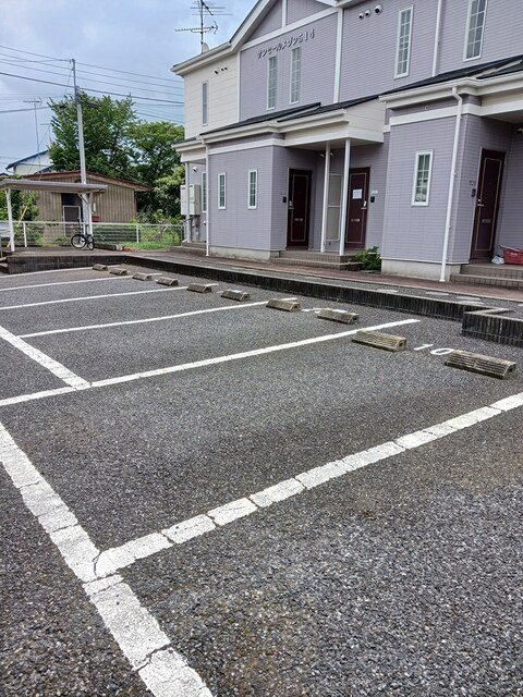 サンセールメゾン514の駐車場