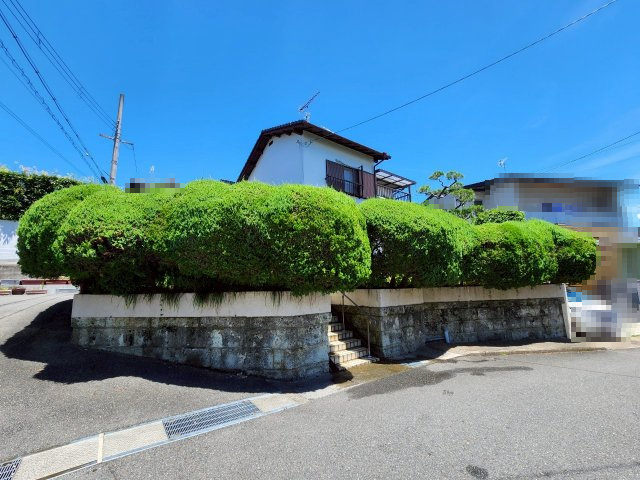 【価格改定】長岡京市粟生梶ケ前・粟生田内の外観|南西角地！
たっぷりの陽光と心地よい風が通り抜ける、快適な住環境です♪