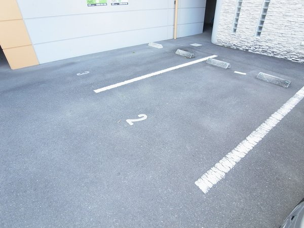 アイディーアル御領の駐車場