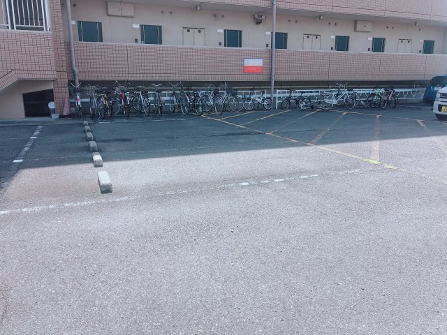 ブロッサムガーデン利平治の駐車場