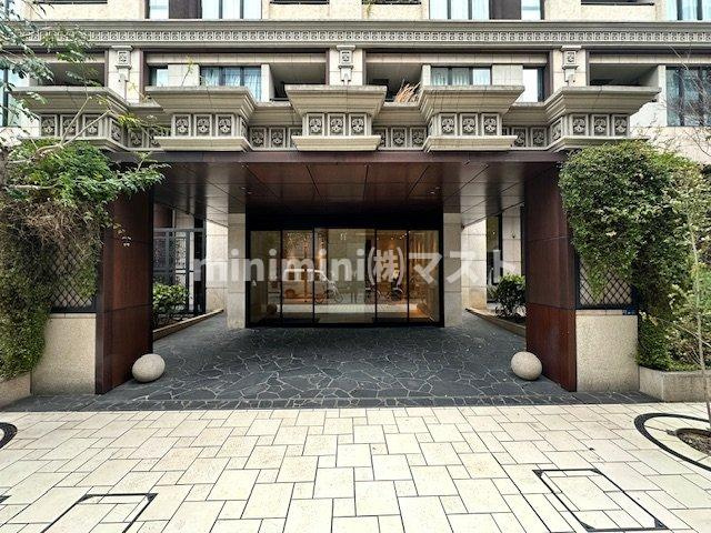 アルグラッド・ザ・タワー心斎橋のエントランス