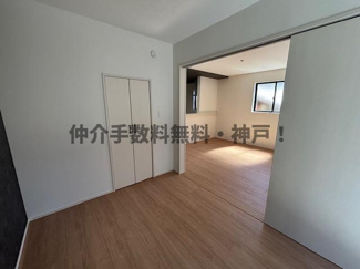 【洋室】 | 神戸市垂水区神陵台5丁目　新築戸建2号棟　仲介手数料無料！ | 広々とした洋室です