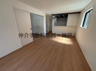 【居間・リビング】 | 神戸市垂水区神陵台5丁目　新築戸建2号棟　仲介手数料無料！ | ゆったりとしたリビングです