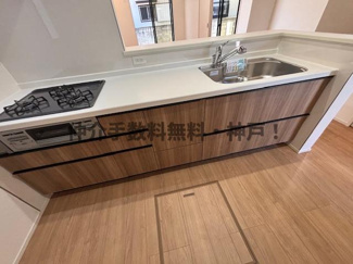 【キッチン】 | 神戸市垂水区神陵台5丁目　新築戸建2号棟　仲介手数料無料！ | 落ち着いた色調のトイレです