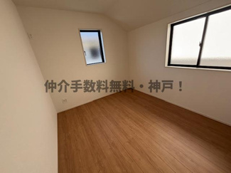 【洋室】 | 神戸市垂水区神陵台5丁目　新築戸建2号棟　仲介手数料無料！ | 広々とした洋室です