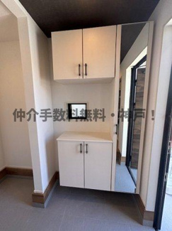 【玄関】 | 神戸市垂水区神陵台5丁目　新築戸建2号棟　仲介手数料無料！ | 明るい玄関です