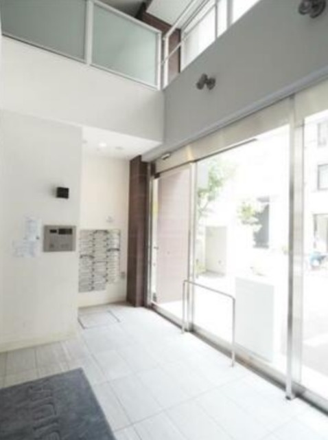 レジディア文京本郷lllのエントランス