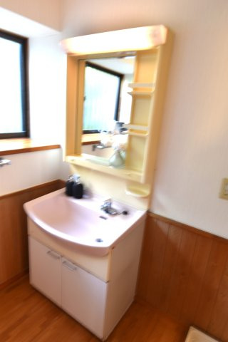 水戸市青柳町　中古一戸建の独立洗面台|独立洗面台で身支度をすべて済ませてしまいましょう