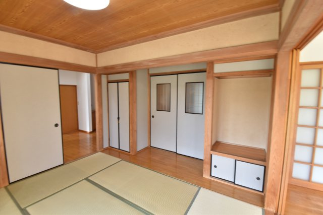 水戸市青柳町　中古一戸建の和室|リビング脇の和室も本格的です。