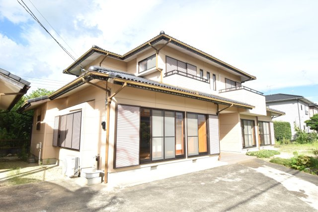 水戸市青柳町　中古一戸建の外観|水戸市青柳町、三の丸小学校エリア。 都市の雑踏から離れた自然豊かな環境で子育て＆のんびりスローライフ♪