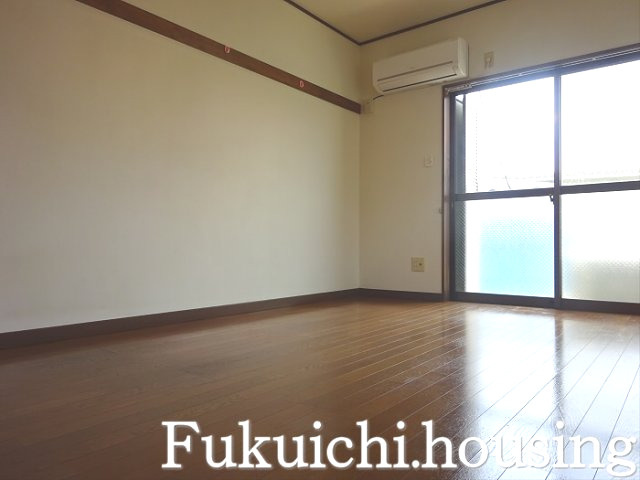 パインフラッツの居間・リビング