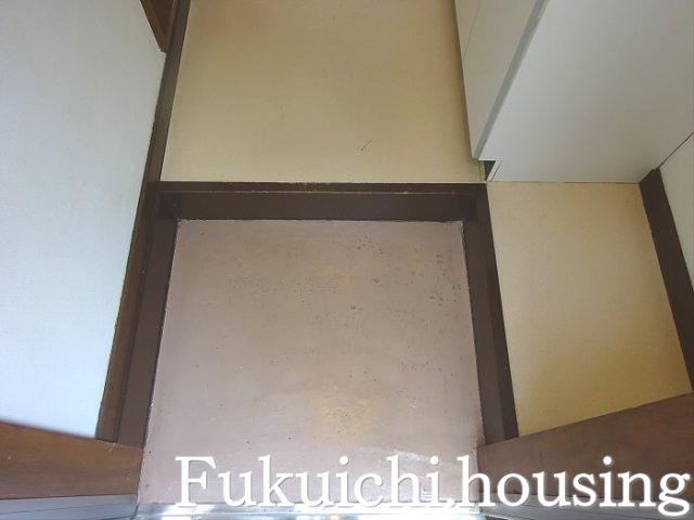 パインフラッツの玄関