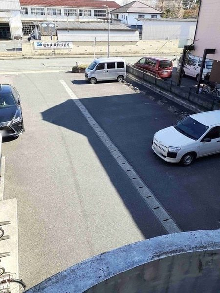アロッジオ尾ノ上の駐車場