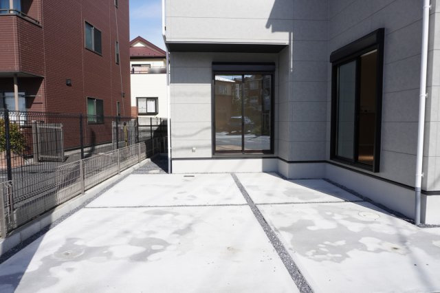 草加市青柳2丁目 新築分譲住宅の駐車場