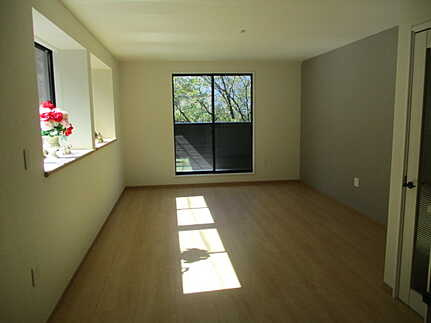 佐伯区八幡東４丁目の居間・リビング