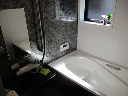 佐伯区八幡東４丁目の浴室