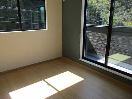 佐伯区八幡東４丁目の洋室