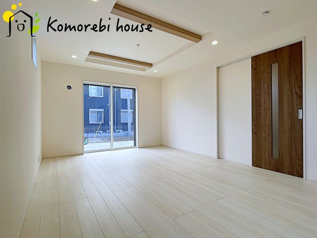 白岡市新白岡8丁目　新築一戸建て　ブルーミングガーデン　04の居間・リビング|11/10　撮影済み