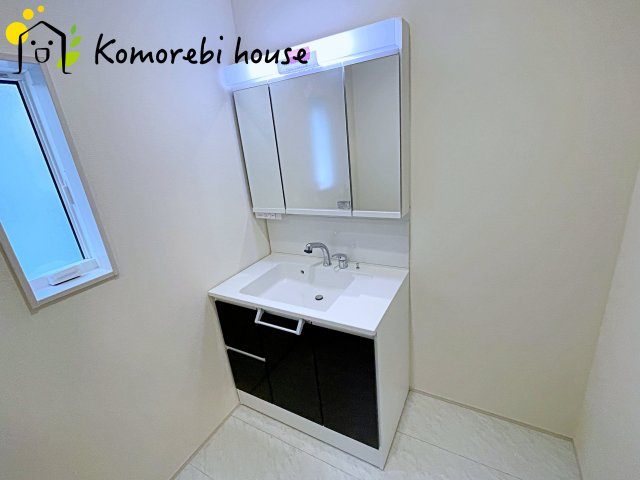 白岡市新白岡8丁目　新築一戸建て　ブルーミングガーデン　04の独立洗面台|11/10　撮影済み