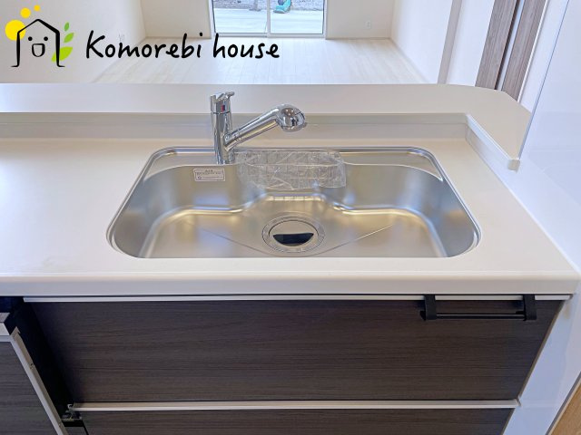 白岡市新白岡8丁目　新築一戸建て　ブルーミングガーデン　04のキッチン|11/10　撮影済み