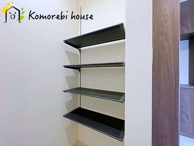 白岡市新白岡8丁目　新築一戸建て　ブルーミングガーデン　04の収納|11/10　撮影済み