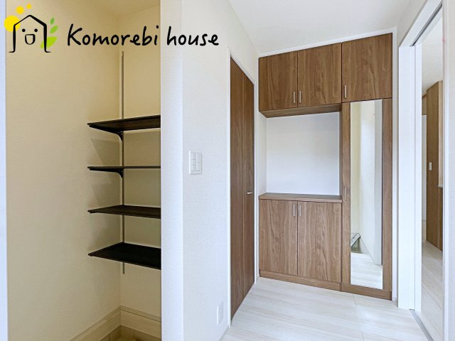 白岡市新白岡8丁目　新築一戸建て　ブルーミングガーデン　04の玄関|11/10　撮影済み