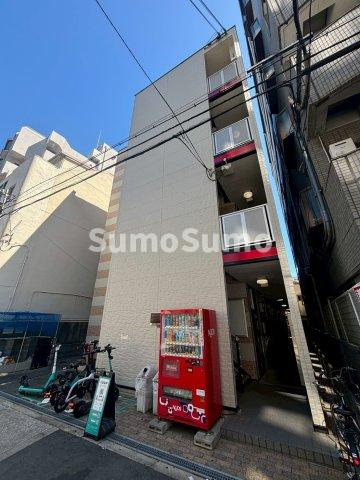 レオパレスクララ九条のエントランス