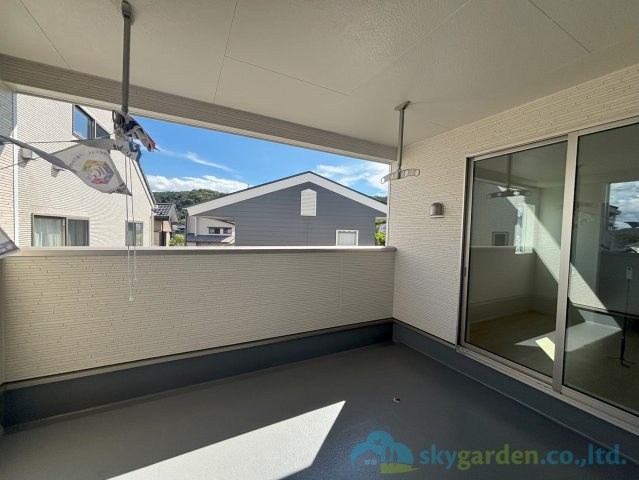 秦野市平沢第17　新築戸建　全1棟1号棟のバルコニー