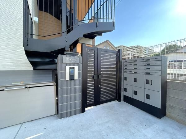 Ｔ’ｓ　Ｃｕｏｒｅ西武柳沢のエントランス