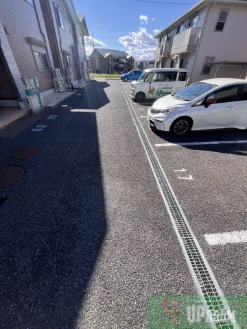 cross　road　blueの駐車場