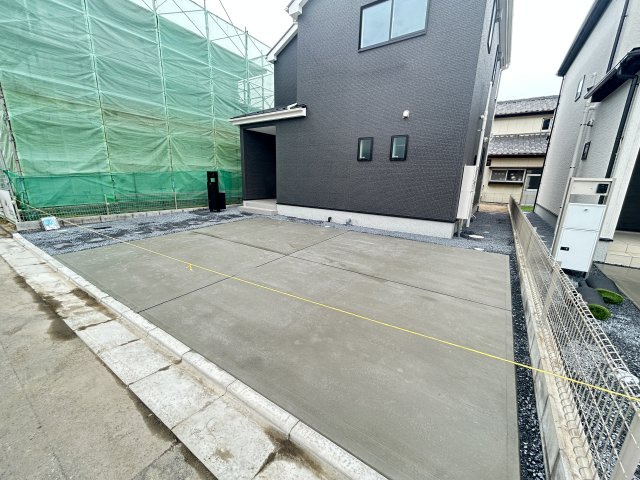 新築　前橋市大利根町二丁目24-2期　LIGNAGE　2号棟の駐車場|現地写真　駐車スペースは並列3台分可能です！
