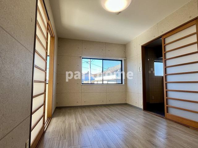 ＳＩＮＡＪＹＵＲＩＭＥ・ＧＲＥＥＮ（シナジュライム・グリーン）の洋室