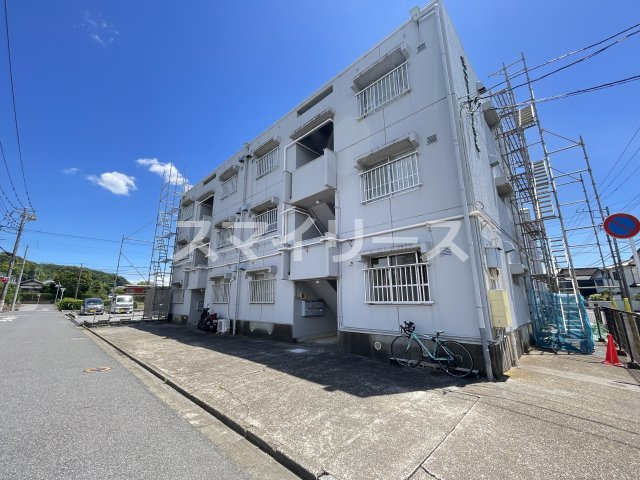 ヤマサイコーポ7号棟のエントランス