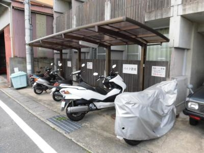 グランデ西京極の駐車場|駐輪場