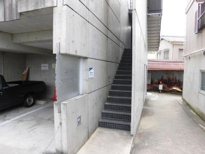 グランデ西京極のエントランス