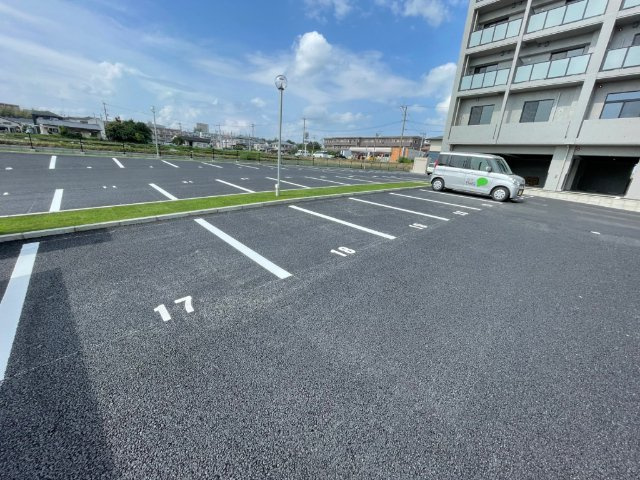 MKT-1の駐車場