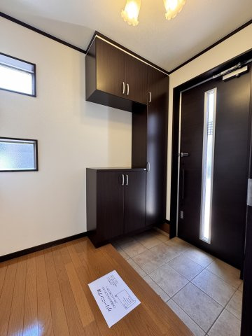 駿河台１丁目戸建て（太陽光発電利用可）の玄関