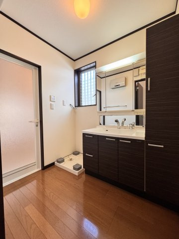 駿河台１丁目戸建て（太陽光発電利用可）の玄関