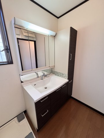 駿河台１丁目戸建て（太陽光発電利用可）の洗面所