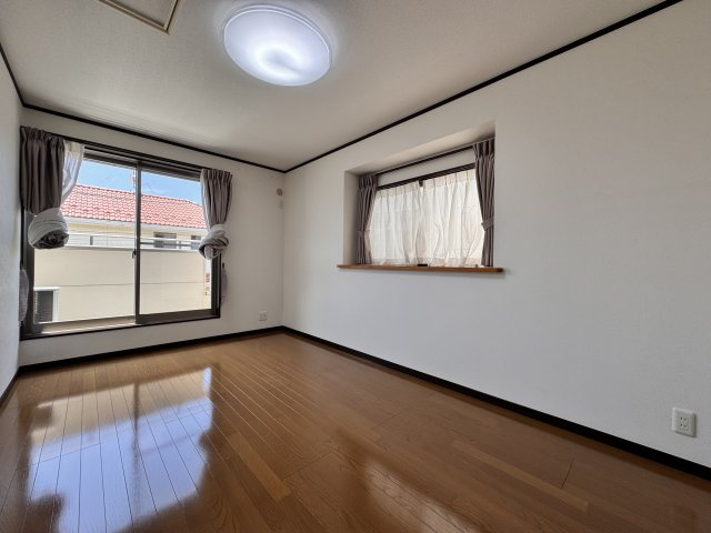 駿河台１丁目戸建て（太陽光発電利用可）の洋室