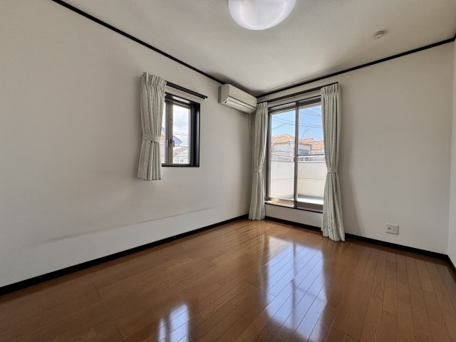 駿河台１丁目戸建て（太陽光発電利用可）の洋室