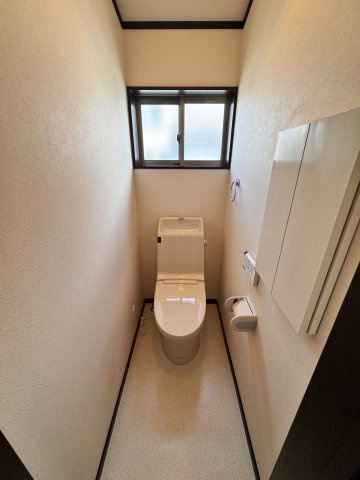 駿河台１丁目戸建て（太陽光発電利用可）のトイレ