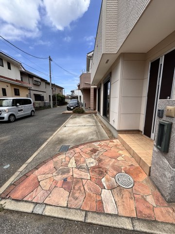 駿河台１丁目戸建て（太陽光発電利用可）の駐車場