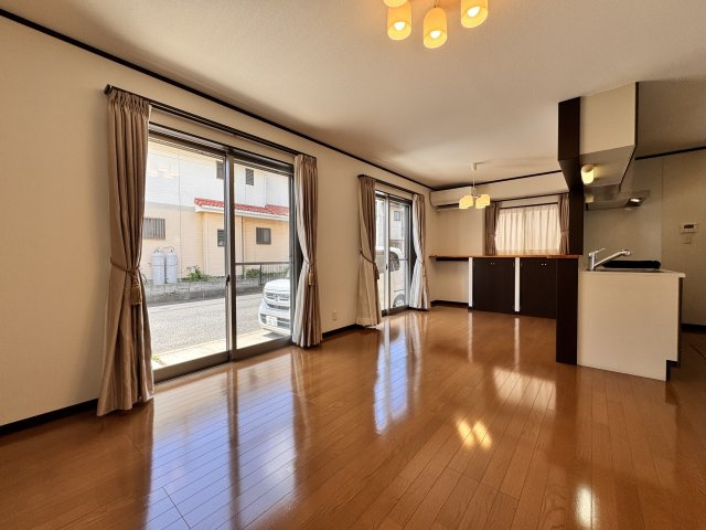 駿河台１丁目戸建て（太陽光発電利用可）の居間・リビング