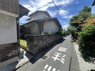 【前面道路含む現地写真】 | 売地　岩国市由宇町中央1丁目