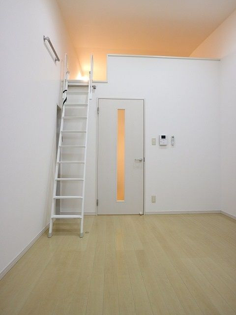 コモエスタ春日の居間・リビング