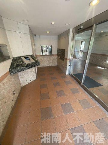 ディアコート逗子海岸のエントランス|落ち着いたエントランスです