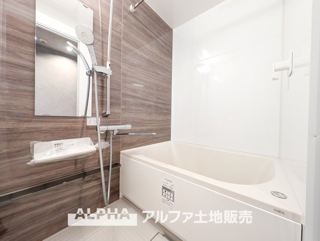 西武拝島ハイツ1号棟の浴室|【Bathroom】
◆風呂◆カビが付きにくく軽くこすれば簡単に落ちるお掃除ラクラク仕様です。